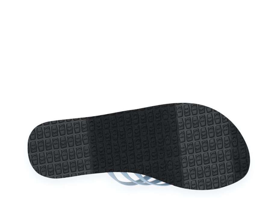 サヌク ヨガ サンディ クリア スカイ